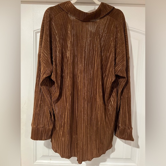 Show me your Mumu everywhere button down size M - Picture 2 of 8